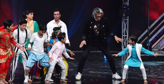 सुपर डांसर 3 के सेट पर गोविंदा-शक्ति कपूर, पैरेंट्स संग किया डांस