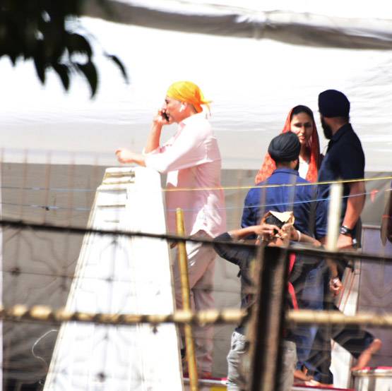 गुरुद्वारे में शूटिंग कर रहे अक्षय कुमार-करीना कपूर, Photos लीक