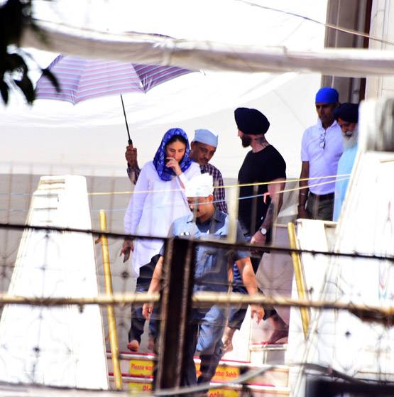 गुरुद्वारे में शूटिंग कर रहे अक्षय कुमार-करीना कपूर, Photos लीक