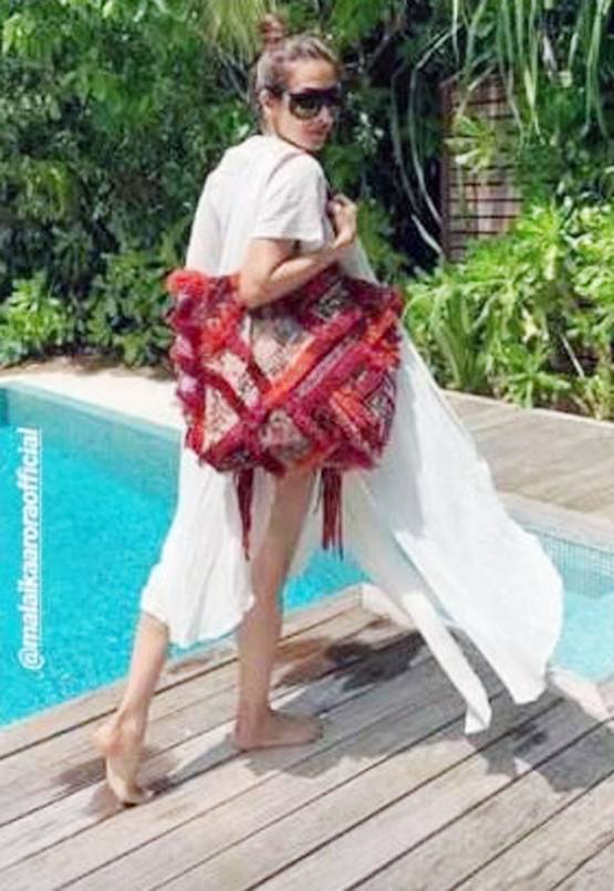 गर्ल गैंग संग बैचलर ट्र‍िप पर मलाइका अरोड़ा, द‍िखा बोल्ड अंदाज