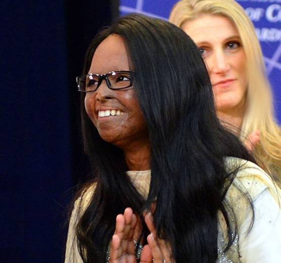 'सब डरेंगे' कहकर नहीं दी थी लक्ष्मी को JOB, अब बनेगी मूवी