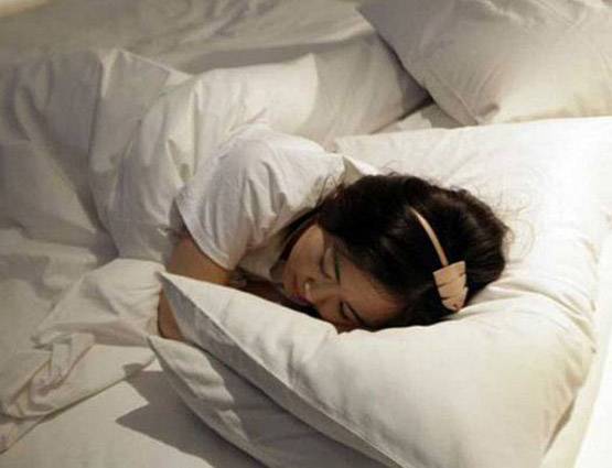 सोते समय शरीर और दिमाग के साथ क्या-क्या होता है?