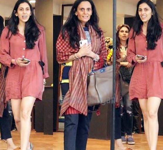 अपनी मां मोना की तरह ही दिखती हैं श्लोक मेहता, PHOTOS