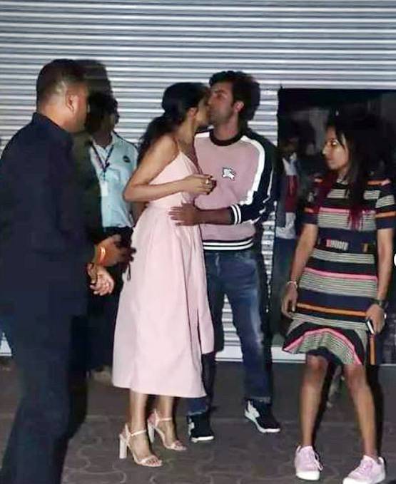 रणबीर कपूर-दीपिका की स्पेशल बॉन्ड‍िंग, मुलाक़ात हुई तो यूं लगाया गले