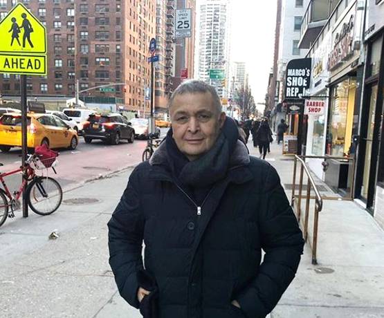 हॉस्पिटल से ऋषि कपूर की पहली तस्वीर, पत्नी नीतू, बड़े भाई दिखे साथ