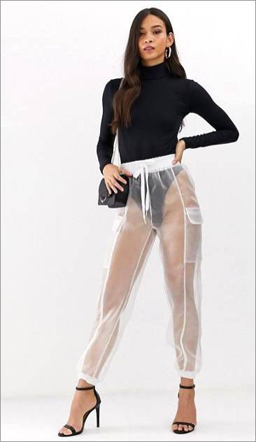 क्यों खास बन गया ये ट्राउजर? सोशल मीडिया पर हो रही जमकर चर्चा