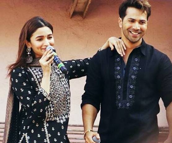 जब सनी देओल से मिले वरुण धवन, तस्वीरों में देखें फैन मोमेंट