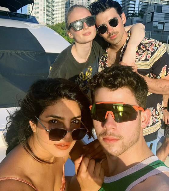 तलाक की खबरों पर प्र‍ियंका का जवाब? फैमिली संग शेयर की तस्वीर