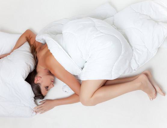 सोते समय शरीर और दिमाग के साथ क्या-क्या होता है?