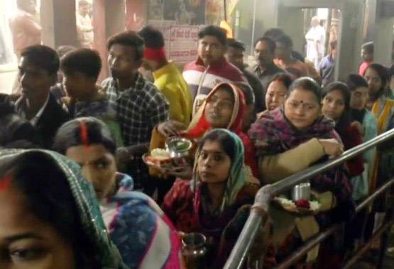 महाशिवरात्रि पर मंदिरों में उमड़े भोलेनाथ के भक्त, गूंजा बम-बम भोले