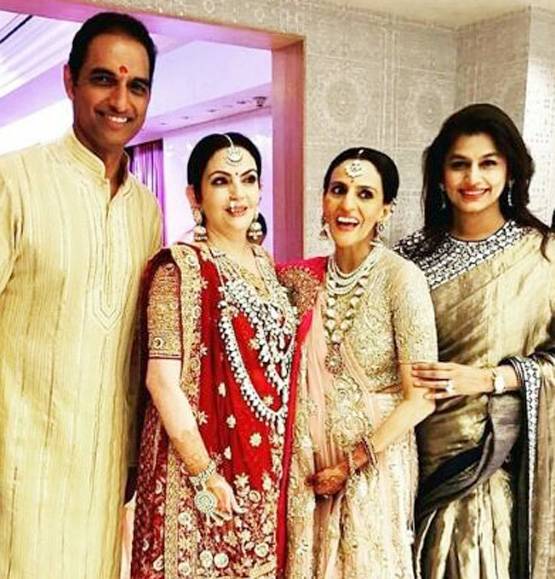 अपनी मां मोना की तरह ही दिखती हैं श्लोक मेहता, PHOTOS