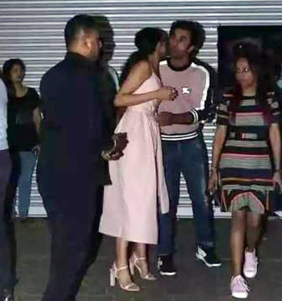 रणबीर कपूर-दीपिका की स्पेशल बॉन्ड‍िंग, मुलाक़ात हुई तो यूं लगाया गले