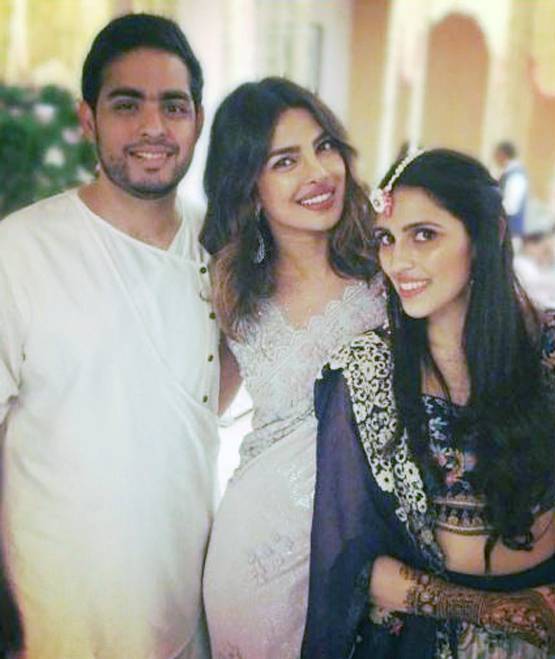 जानिए कौन हैं अंबानी परिवार की होने वाली बहू श्लोका मेहता?