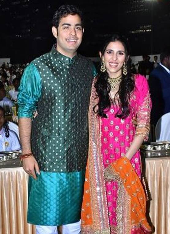 आकाश-श्लोका की शादी: अंबानी फैमिली ने 2000 बच्चों को खिलाया खाना