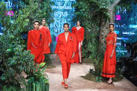 LMIFW 2019:रीना ढाका के मॉडल्स ने रैंप पर दिया खास मैसेज,तस्वीरें गवाह