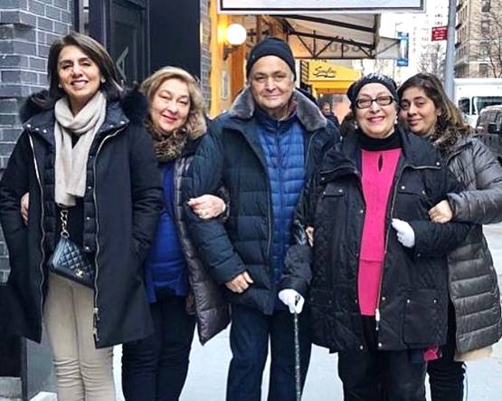 हॉस्पिटल से ऋषि कपूर की पहली तस्वीर, पत्नी नीतू, बड़े भाई दिखे साथ