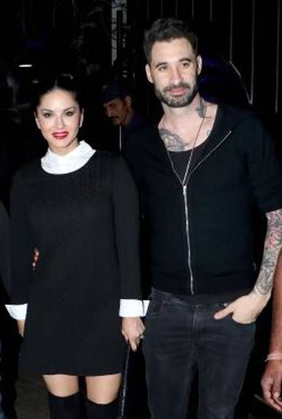 पति संग डिनर डेट पर गईं सनी लियोनी, दिखा स्टाइलिश लुक