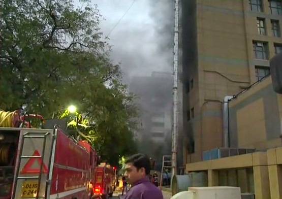 AIIMS: ट्रामा सेंटर के ऑपरेशन थियेटर में लगी आग, अफरा-तफरी