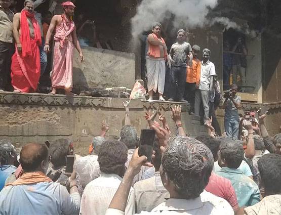 चिता की राख से खेली होली, बनारस के सिवा दुनिया में कहीं नहीं होता ऐसा