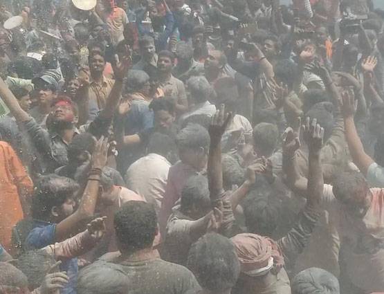 चिता की राख से खेली होली, बनारस के सिवा दुनिया में कहीं नहीं होता ऐसा