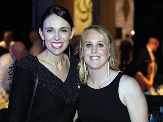 न्यूजीलैंड PM जैसिंडा ने जीता दुनिया का दिल, बुर्ज खलीफा पर छाई तस्वीर