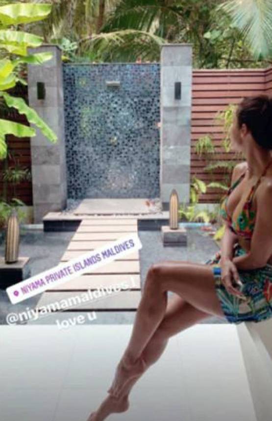 गर्ल गैंग संग बैचलर ट्र‍िप पर मलाइका अरोड़ा, द‍िखा बोल्ड अंदाज