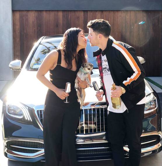 तलाक की खबरों पर प्र‍ियंका का जवाब? फैमिली संग शेयर की तस्वीर