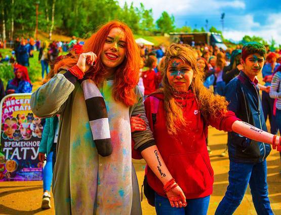 भारत ही नहीं इन 9 देशों में भी मनाया जाता है 'रंगों का त्योहार'