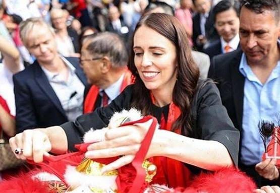 न्यूजीलैंड PM जैसिंडा ने जीता दुनिया का दिल, बुर्ज खलीफा पर छाई तस्वीर