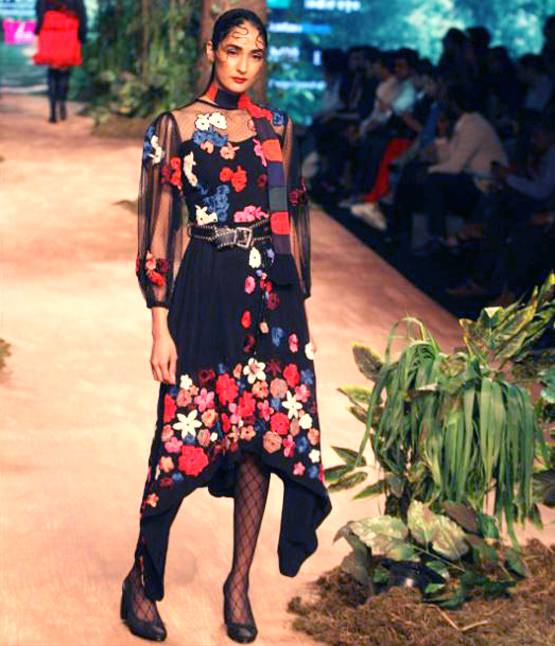 LMIFW 2019:रीना ढाका के मॉडल्स ने रैंप पर दिया खास मैसेज,तस्वीरें गवाह