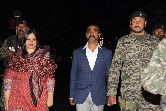 अभिनंदन को तन्वी से हुआ प्यार, बचपन की गर्लफ्रेंड से की शादी