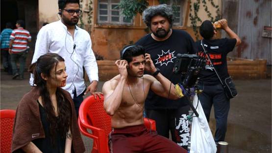 होली पर इन 2 फिल्मों की भिड़ंत, कौन मारेगा बाजी?