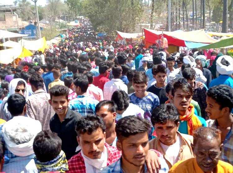 भगोर‍िया में चुनावी पॉल‍िट‍िक्स, ढोल बजा रहे हैं स‍ियासत के ख‍िलाड़ी