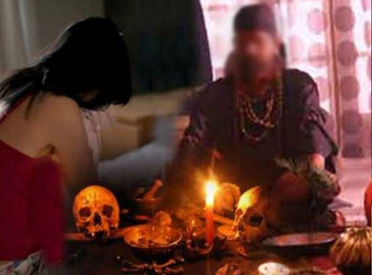 तेरे शरीर में भूत है आ उसे भगा दूं..कहकर बाबा ने लड़की से किया रेप