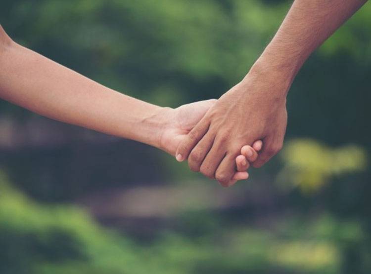 जयमाला के वक्त स्टेज पर आया प्रेमी, प्रेमिका को गोली मारी