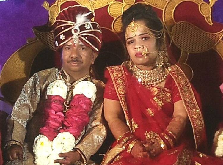 36 इंच के दूल्हा-दुल्हन ने रचाई शादी, देखने उमड़ पड़ा गांव