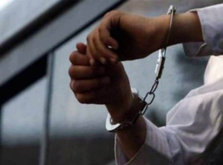 पत‍ि की छाती पर बैठी पत्नी, प्रेमी ने चाकू से क‍िए दनादन वार