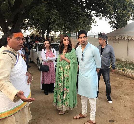 ब्रह्मास्त्र लोगो लॉन्च: कुंभ में रणबीर-आलिया ने की संगम आरती