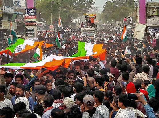 5 साल की बेटी ने शहीद को दी मुखाग्नि, पूछा- पापा को कहां ले जा रहे