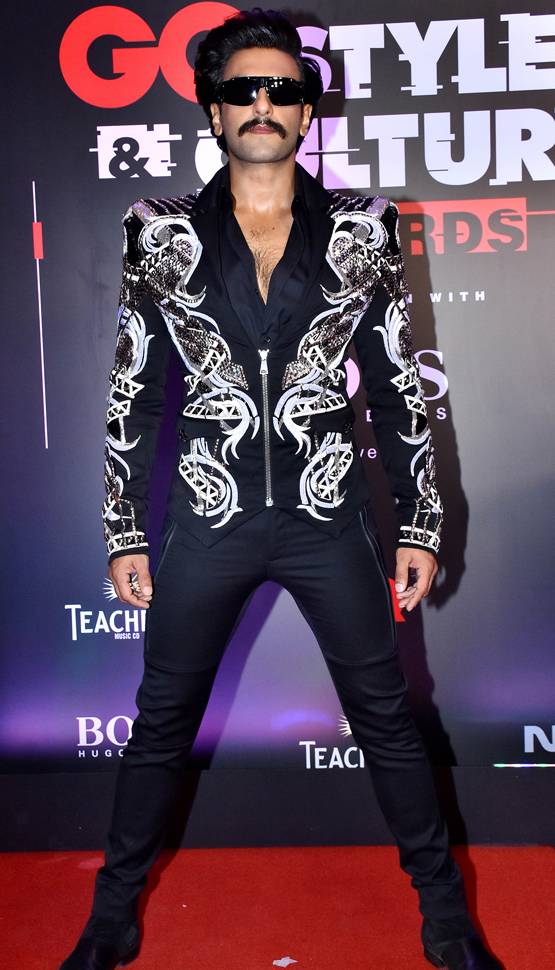 GQ स्टाइल अवॉर्ड में छाया अनुष्का-रणवीर का लुक, देखें PHOTOS