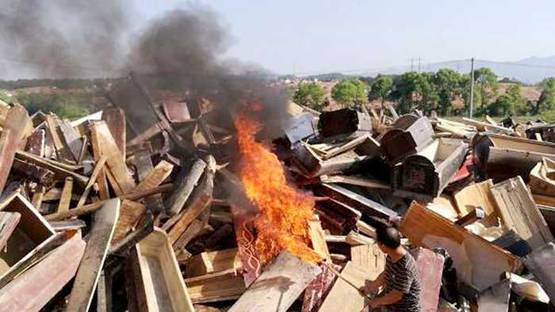 हिंदुओं की तरह अंतिम संस्कार करने को क्यों मजबूर चीनी मुसलमान?