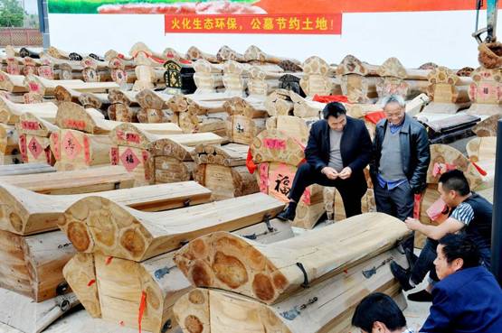 हिंदुओं की तरह अंतिम संस्कार करने को क्यों मजबूर चीनी मुसलमान?