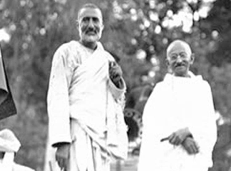 PHOTOS: ऐसे निकली अंग्रेजी सत्ता को चुनौती देने वाली दांडी यात्रा