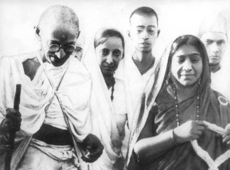 PHOTOS: ऐसे निकली अंग्रेजी सत्ता को चुनौती देने वाली दांडी यात्रा