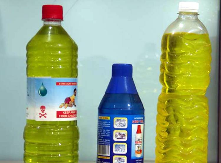 अवैध संबंधों में रोड़ा था पत‍ि, तेजाब फेंक बनाया अंधा, 10 साल जेल