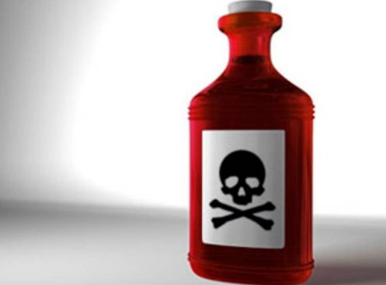 अवैध संबंधों में रोड़ा था पत‍ि, तेजाब फेंक बनाया अंधा, 10 साल जेल