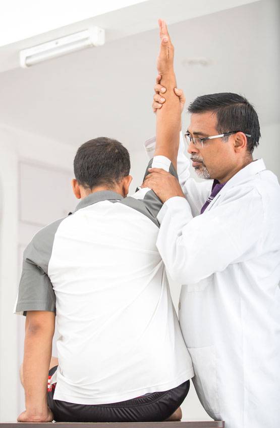 गर्दन की मसाज पड़ी इस शख्स को भारी, जिंदगी भर रहना होगा वेंटिलेटर पर