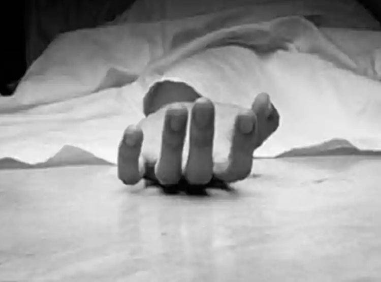 जयमाला के वक्त स्टेज पर आया प्रेमी, प्रेमिका को गोली मारी