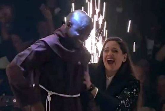 टीचर ने पहले बच्चों के लिए दान में दी सैलरी, अब मिलेंगे 6.8 करोड़