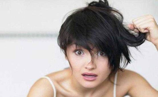 हेयर ट्रांसप्लांट के नाम पर ठग रहें लोग, टैक्सी ड्राइवर कर रहे सर्जरी